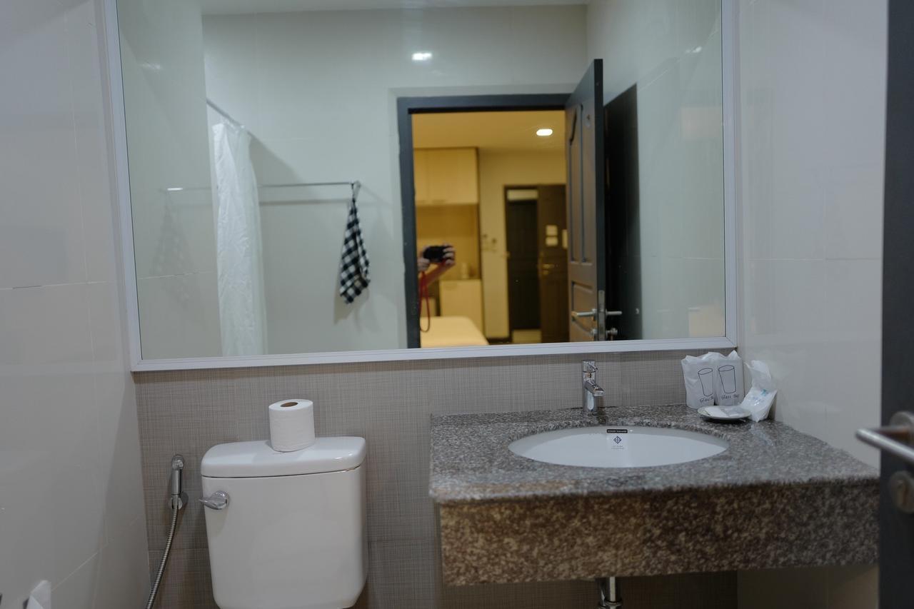 At Sakon Hotel Саконнакхон Экстерьер фото